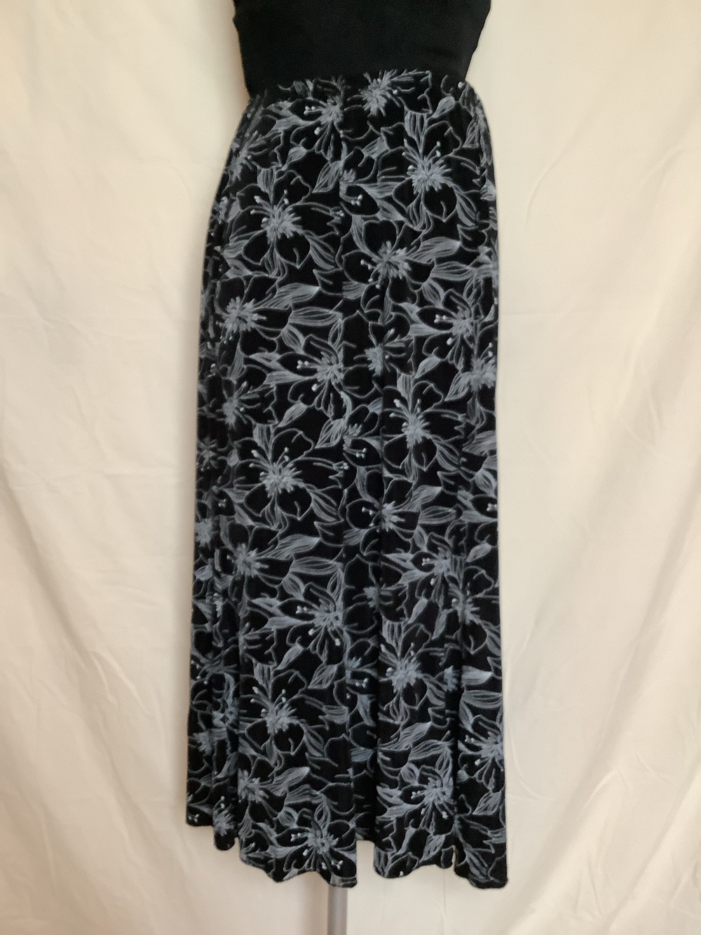 Briggs New York Stretch Maxi Skirt-Black with White Floral Pattern-Flare-M